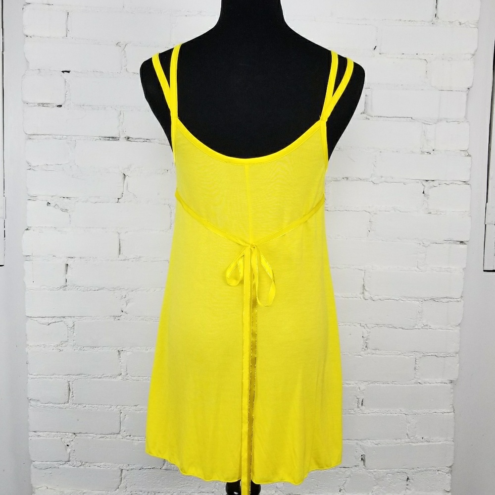 🍎 Express Tank Top - Picture 2 of 5